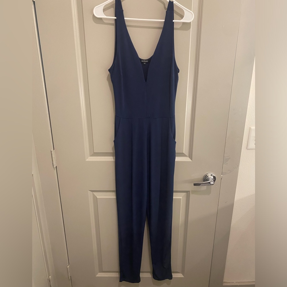 Navy blue jumpsuit with pockets. Tapered leg at bottom. Size M. Super cute!